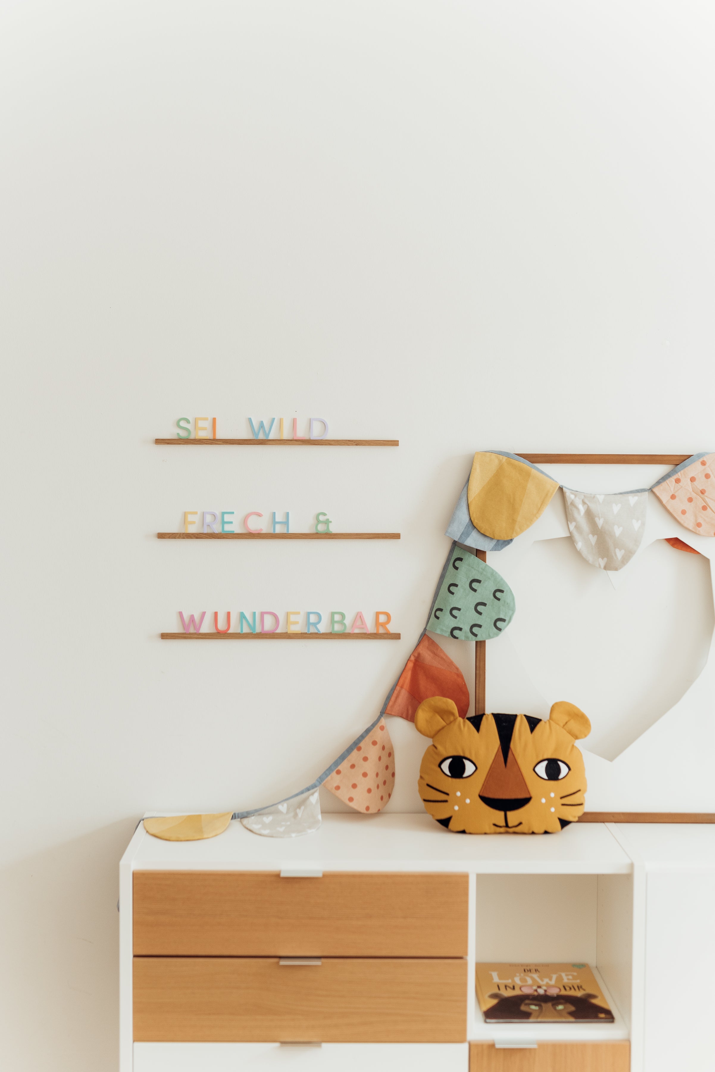 Deko Buchstabe für Letterboard in bunt, kleine Version