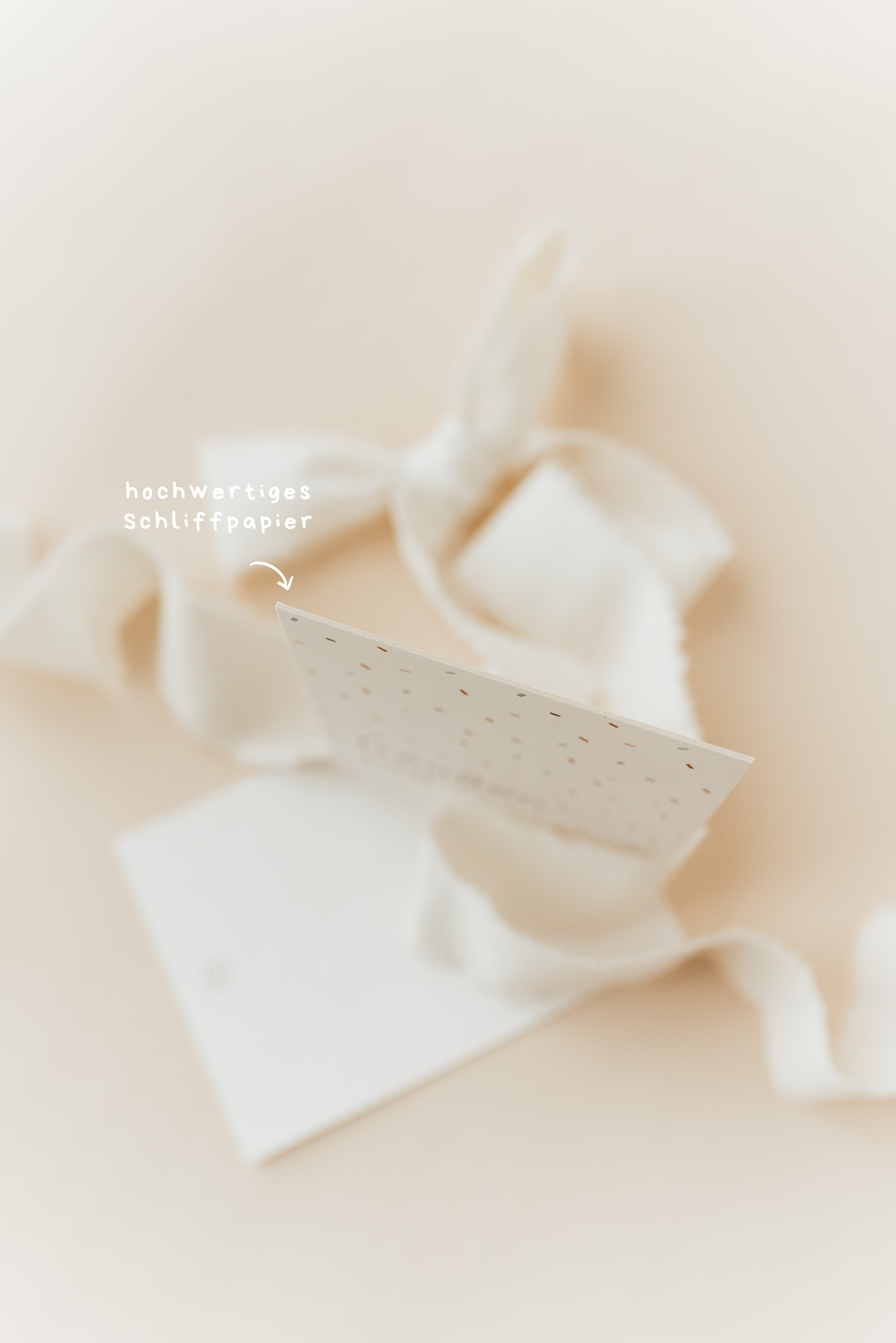 Nahaufnahme Postkarte „freudentag“ – Papierstruktur und Design sichtbar - beherzigt