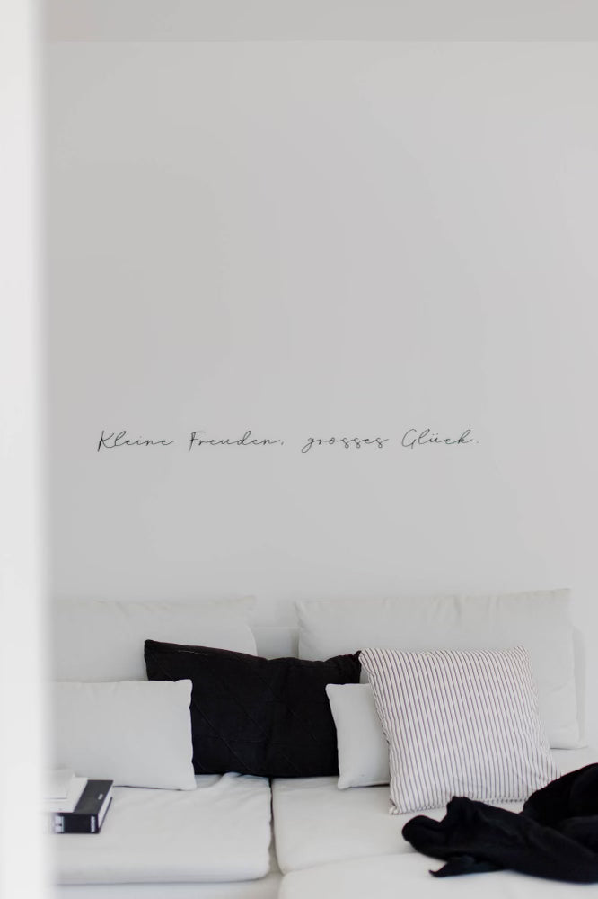 Wandschriftzug "Kleine Freuden, großes Glück"